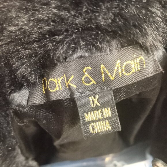 Park & Main Faux Fur Shawl - Picture 4 of 4